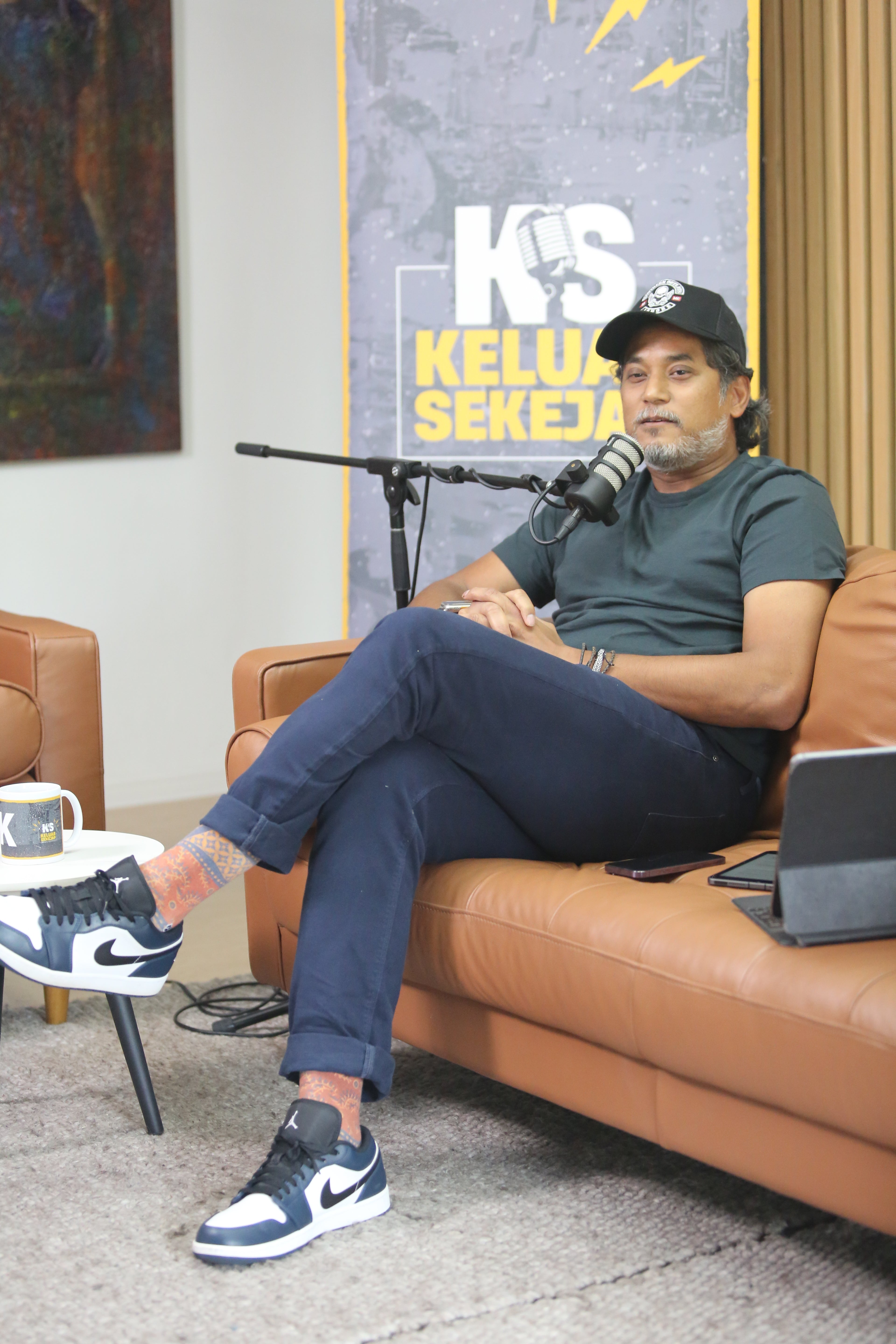 Cinnamon Brown Batik Patterned Cotton Crew Socks | Lereng Timur